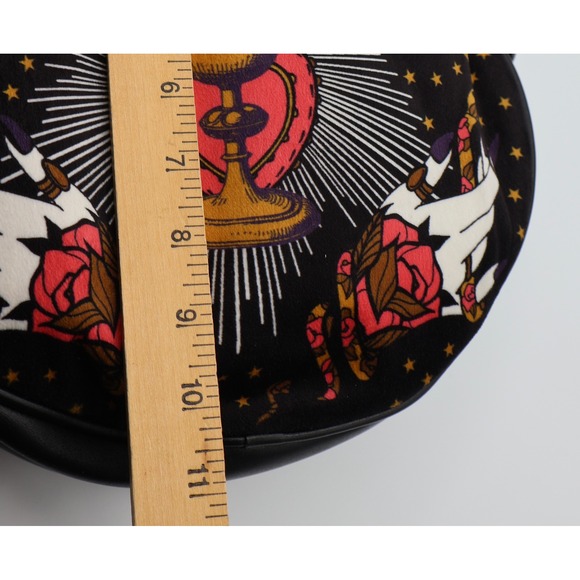 Banned Alternative Round Satchel Bag Gothic Tattoo Art Sacred Heart Roses - Picture 7 of 10